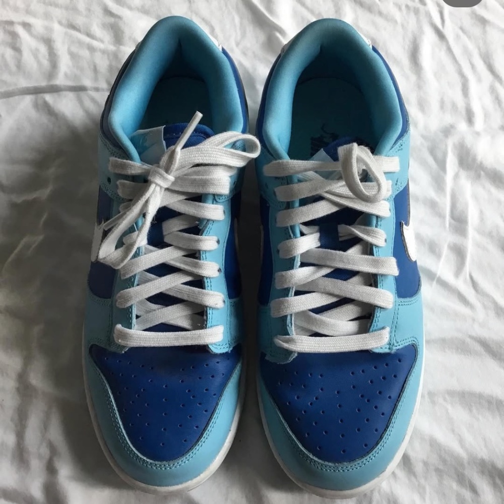 Nike sneakers. 100 Authebtic